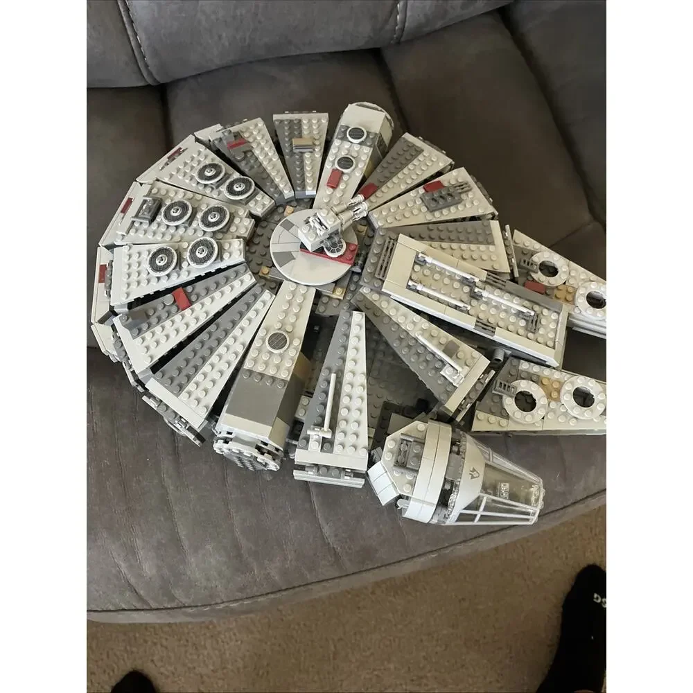 Lego Star Wars Millenium Falcon (7965) Build Only